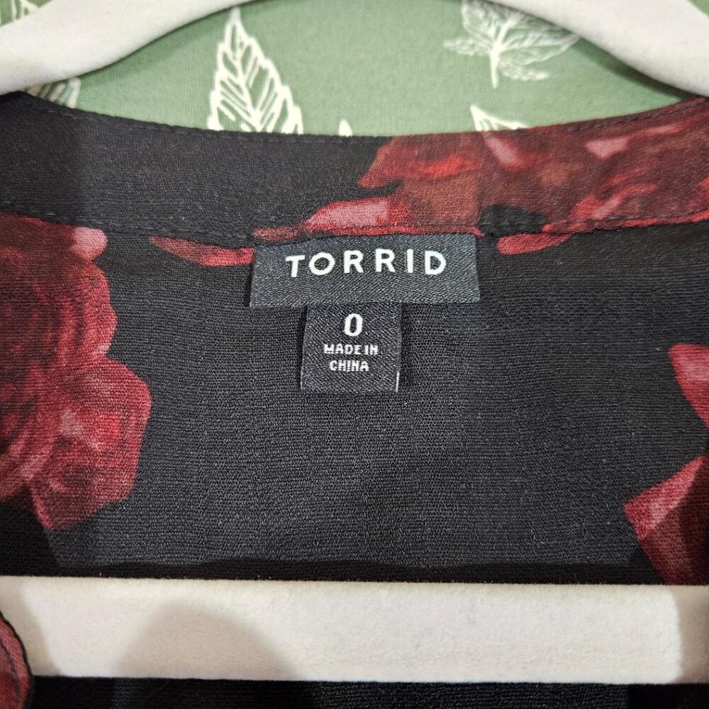 TORRID BLACK RED BURGUNDY ROSES SLEEVELESS V-NECK GOTH TOP 0 (L) - Picture 9 of 12